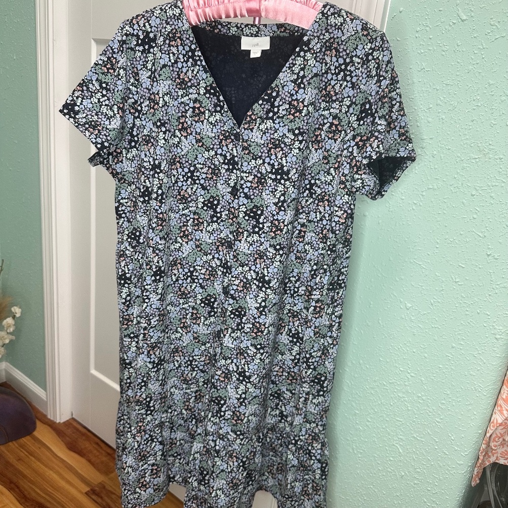 J Jill Large black floral print, tiered mini dress paisley short sleeve vneck